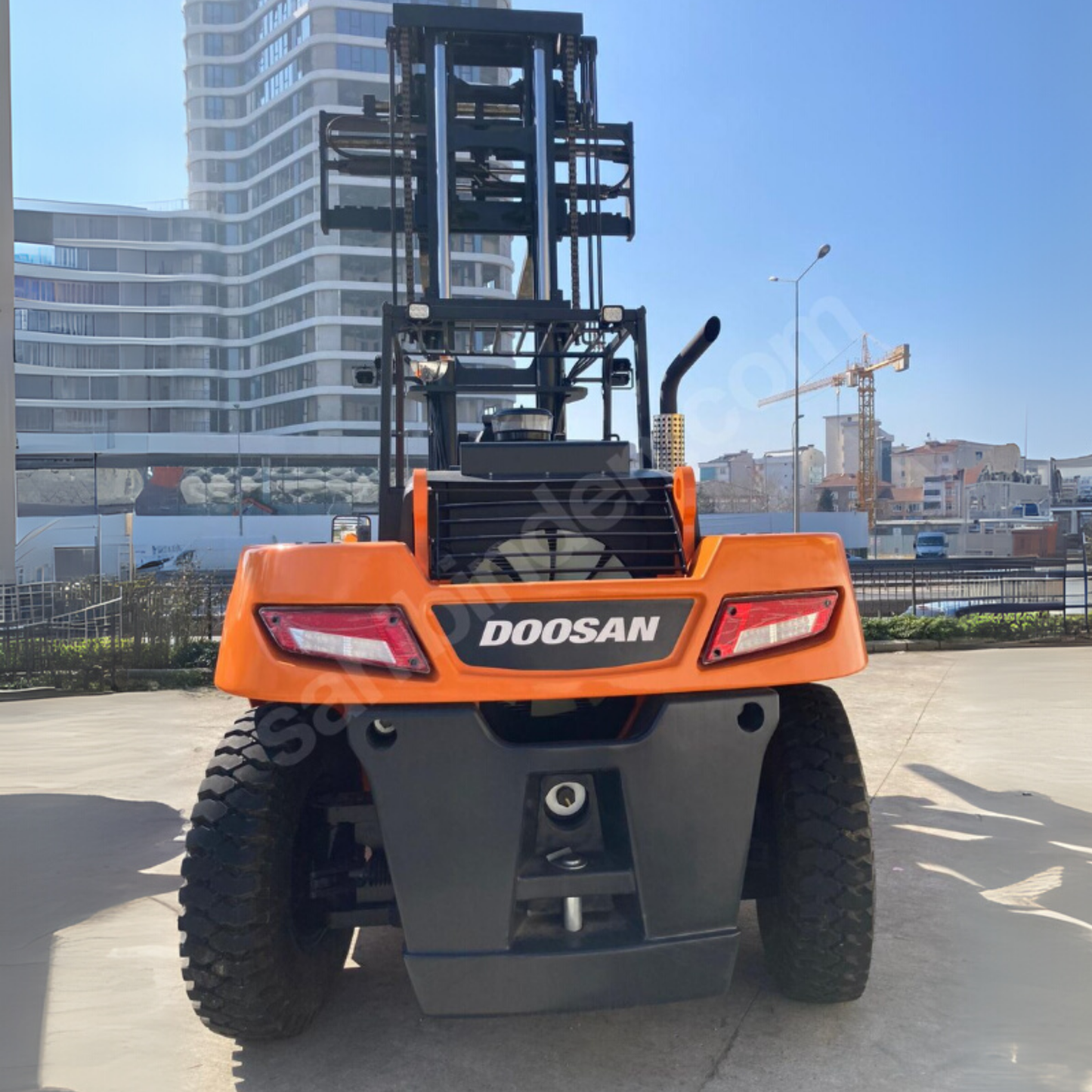 Doosan Gabelstapler zu vermieten, Tragfähigkeit 16 Tonnen – Modell 2023