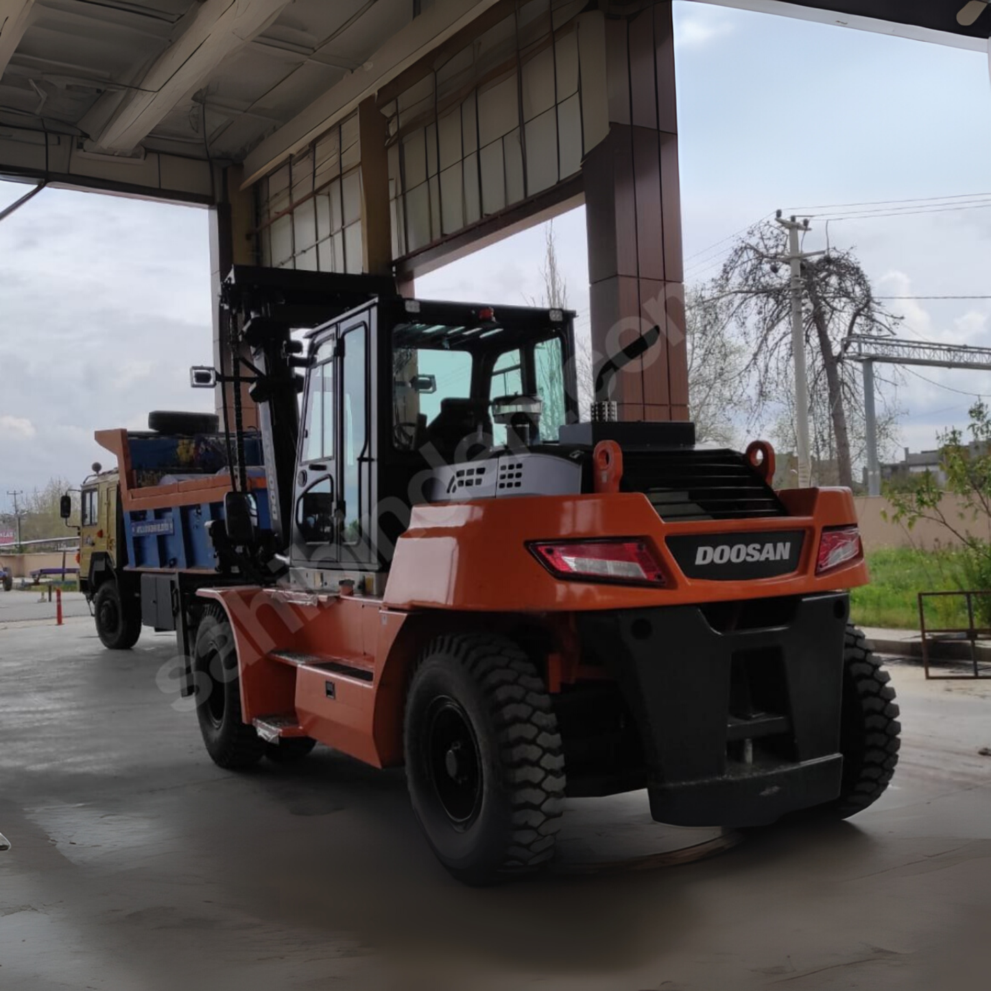 Doosan Gabelstapler zu vermieten, Tragfähigkeit 16 Tonnen – Modell 2023